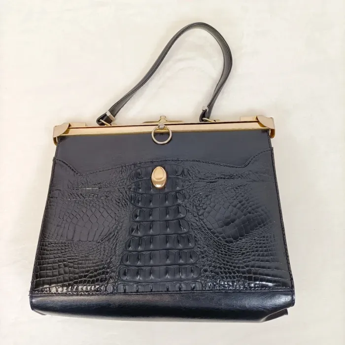 Sac à main vintage noir rigide style croco avec cadre doré - chic rétro S006