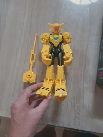 Héros dinoster jaune