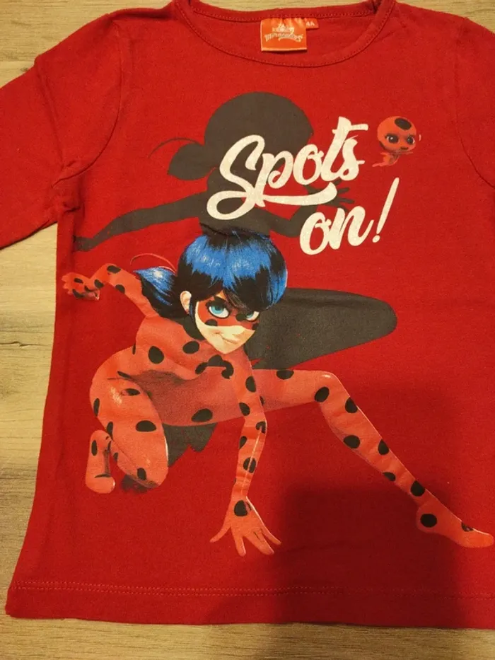Tee-shirt ML 4 ans miraculous en TBE - photo numéro 2