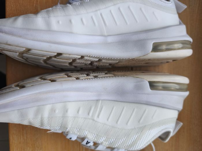 Basket peut porter.
Nike W Air Max Axis GS (AH5222-100) - photo numéro 8