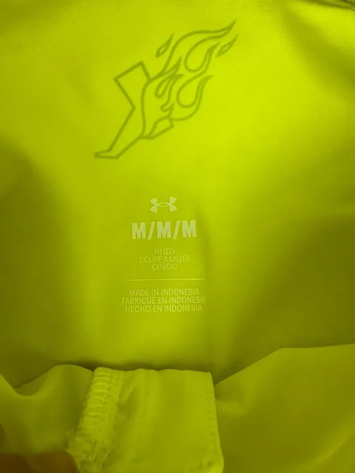 Veste De Running Under Armour Sans Manches Noir et Jaune Fluo Coupe Ajusté Neuve Taille M - photo numéro 8