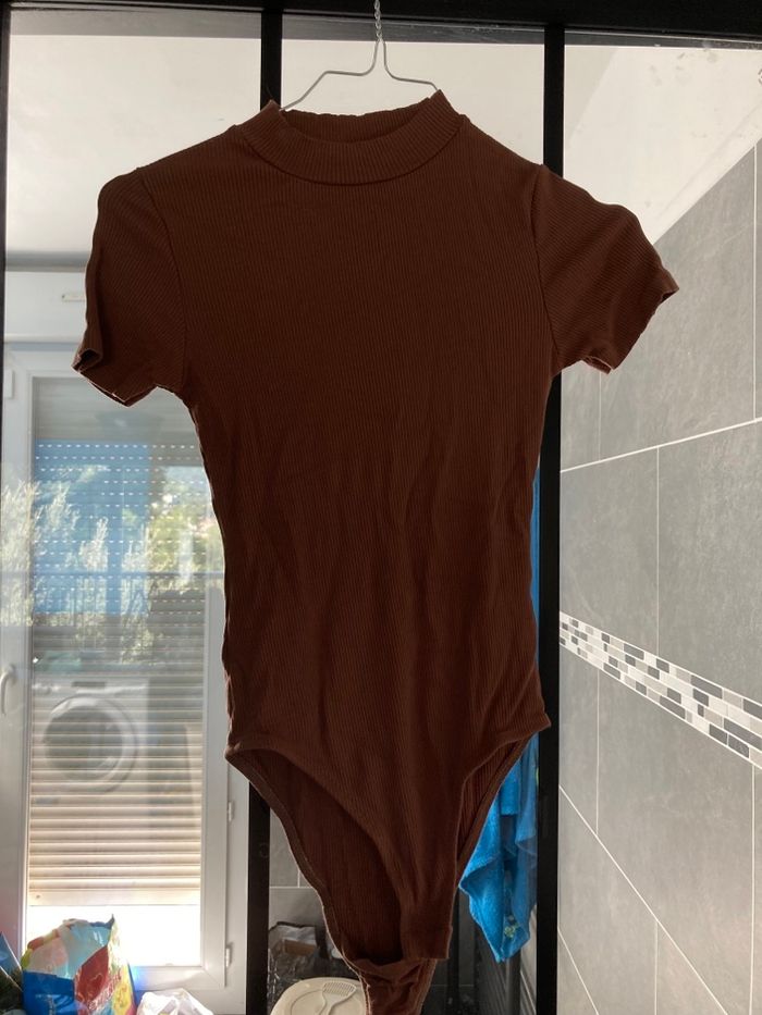 Lot de body jennyfer - photo numéro 2