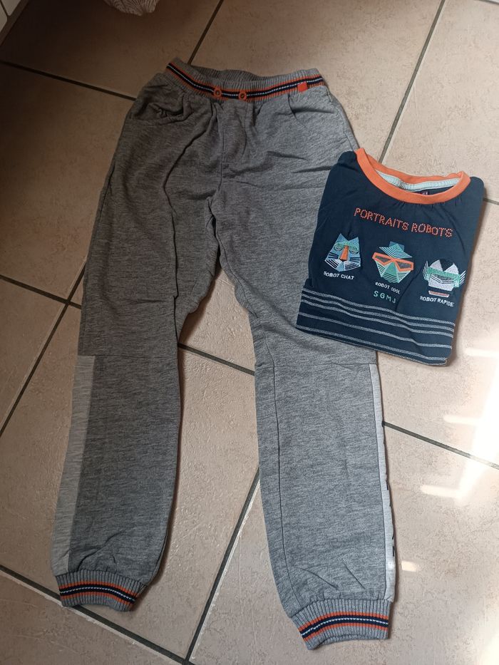 Ensemble jogging et Tee shirt robot Sergent major 8 ans