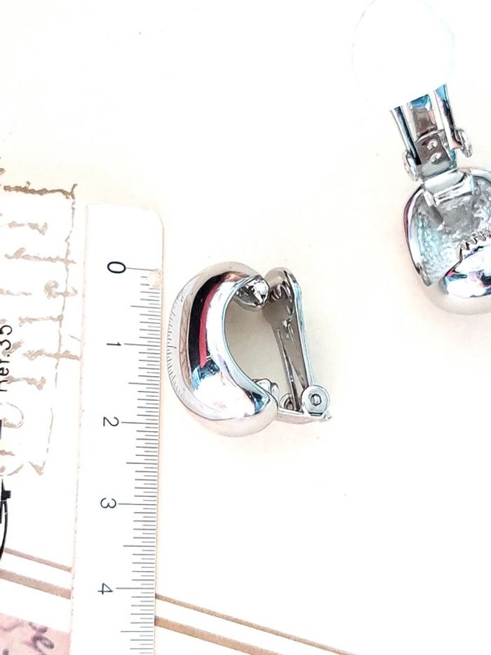 Magnifique paire de boucles d'oreilles à clip couleur argenté - photo numéro 5