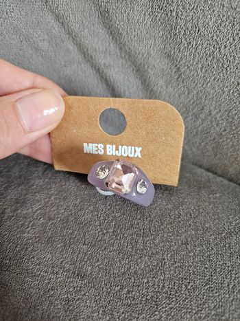 Bague fantaisie en plastique neuve