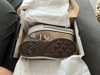 Converse 35.5  neuf