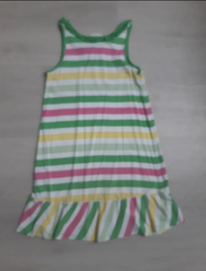 Jolie robe d'été à lignes taille 122/128 - photo numéro 2