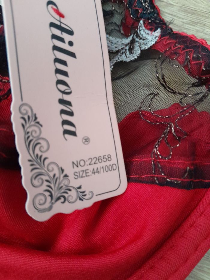 soutien gorge dentelle rouge noire doré 100D + culotte XL - photo numéro 6