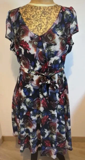 Robe d'été neuve tiisu fleuri Yumi taille 44