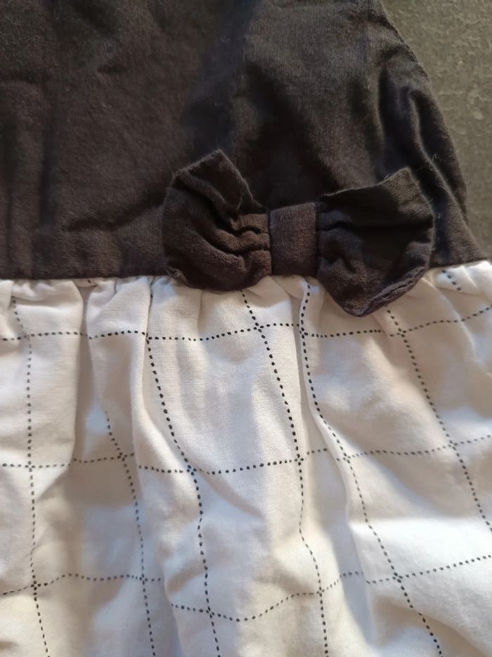 Robe été blanche et grise 3 mois - photo numéro 2