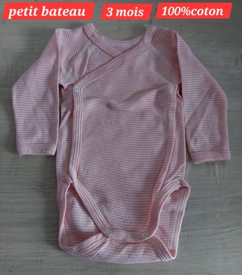 Lot de 6 bodys à pression devant 3 mois