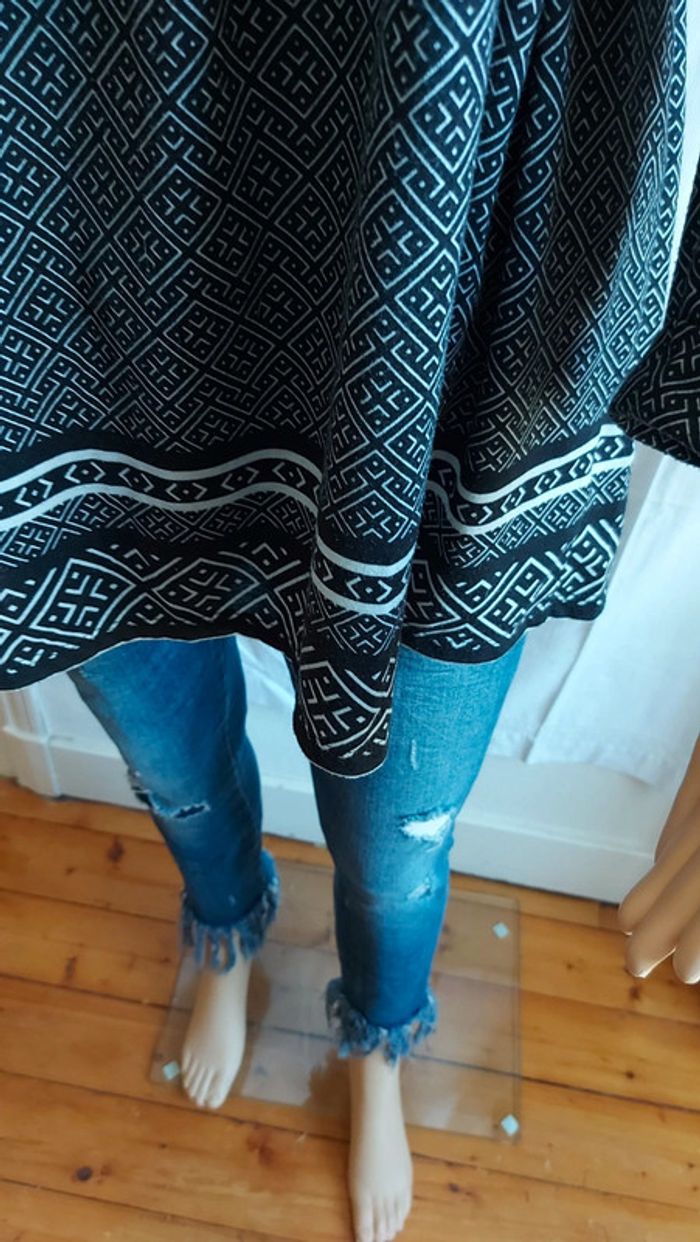 Blouse noir et grise- légère- col V- motif imprimé/ modavista taille 5XL/50 - photo numéro 4
