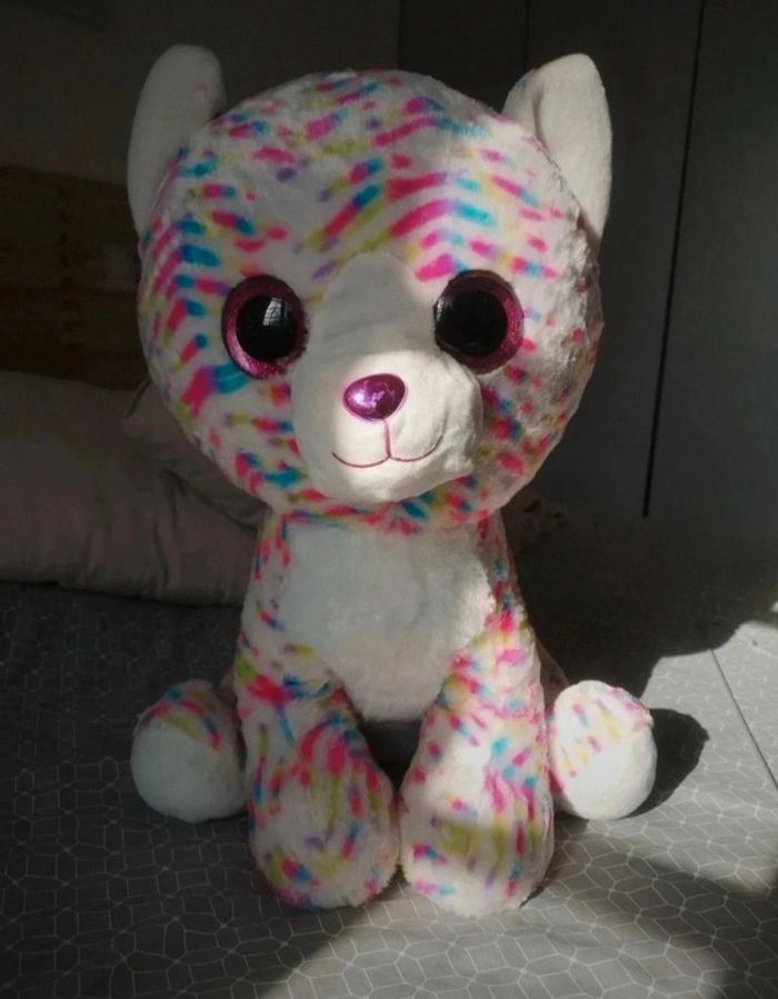 Peluche XXL Chien multicolore 54cm – Yeux brillants TY