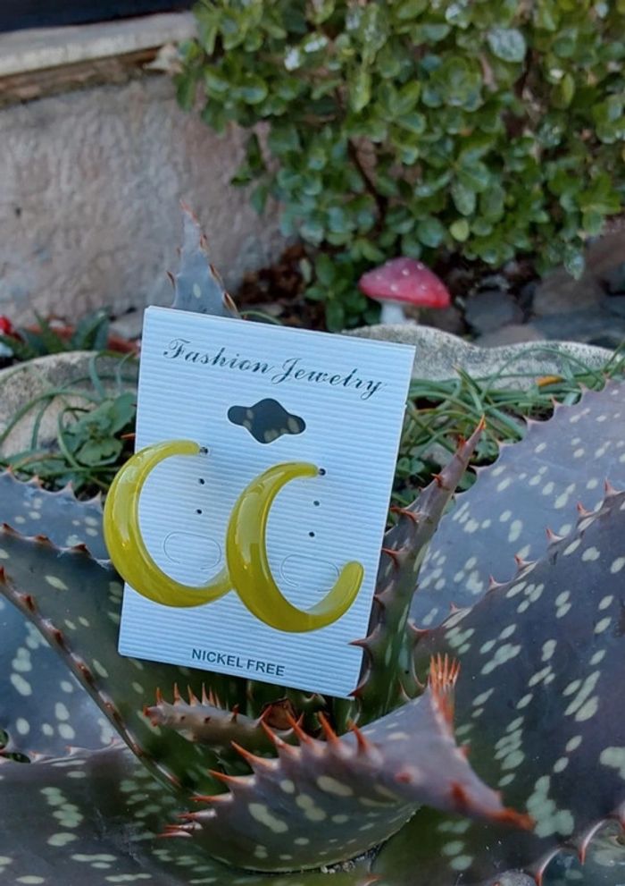 Boucles d oreilles vert clair bohème anneaux créoles Neuves avec étiquette 🏷