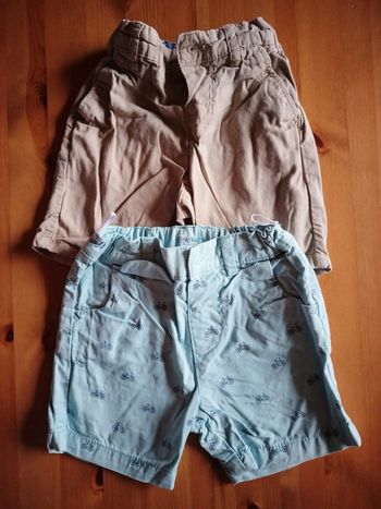 Lot de 2 shorts taille 1 an (12 mois)