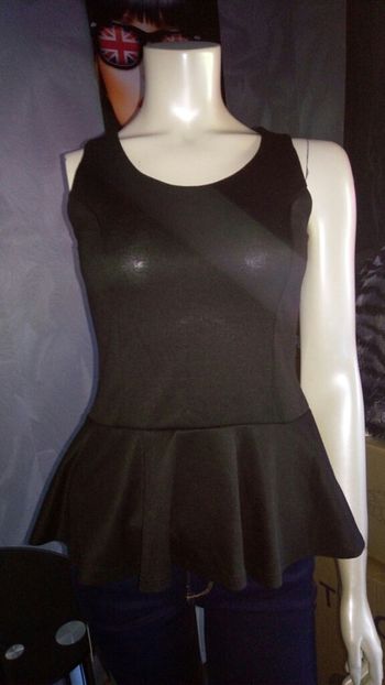 Débardeur noir coupe péplum neuf