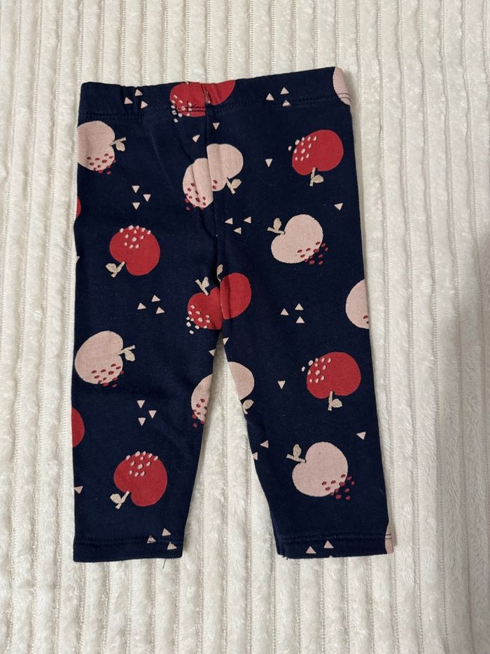 Legging - d’hiver - bleu marine avec des pommes 🍎 - Ochestra- 6 mois - en excellent état - photo numéro 2