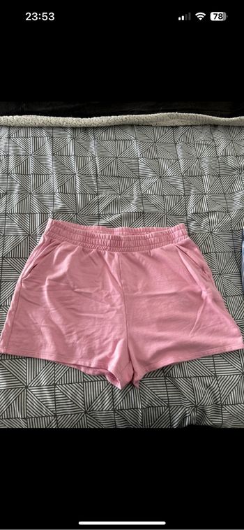 Short neuf