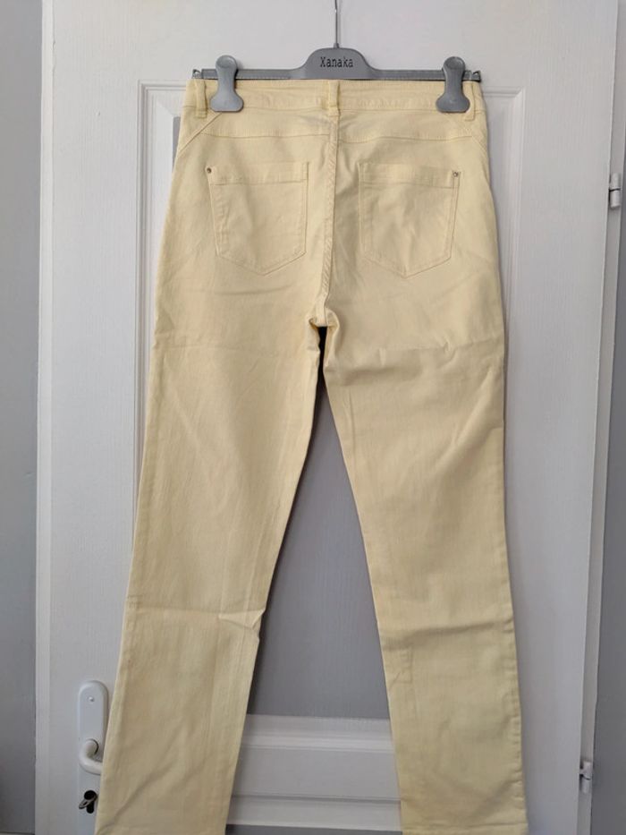 Jean 38 jaune comme neuf - photo numéro 4