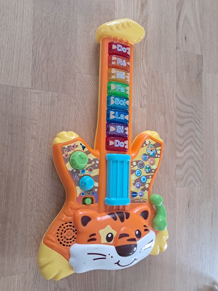 Ma première guitare Vtech - photo numéro 2