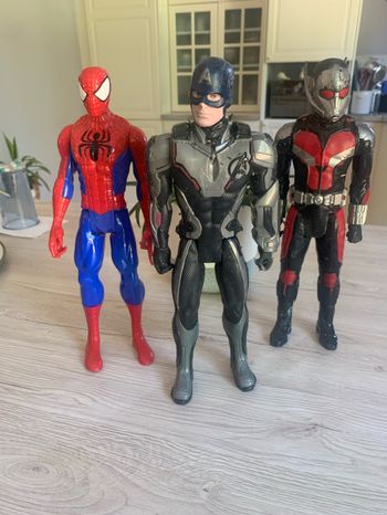 Avengers Marvel 3 grandes figurines articulées Spiderman captain