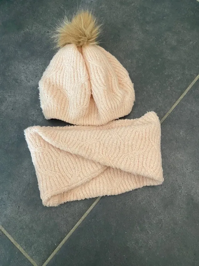Gros lot de vêtements fille 9 mois 45 pièces - photo numéro 2