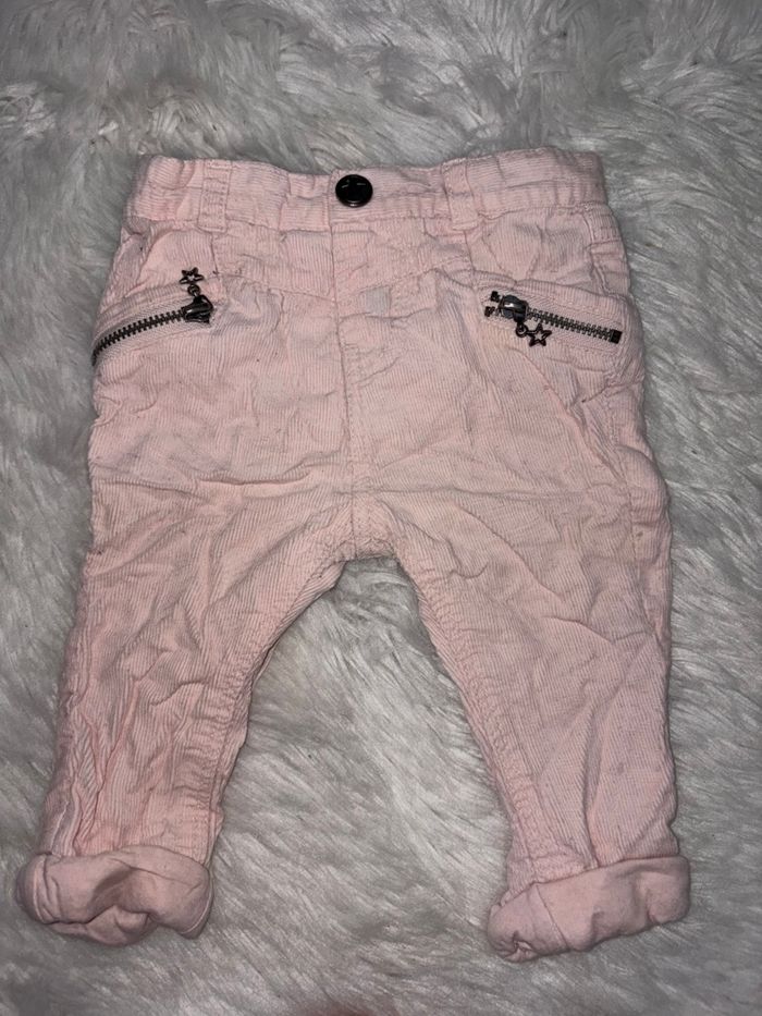 Jeans tape à l’œil 3 mois