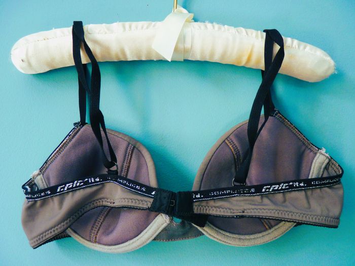 Lingerie Complices soutien gorge Femme 85B gris noir TBE bretelles reglables - photo numéro 3