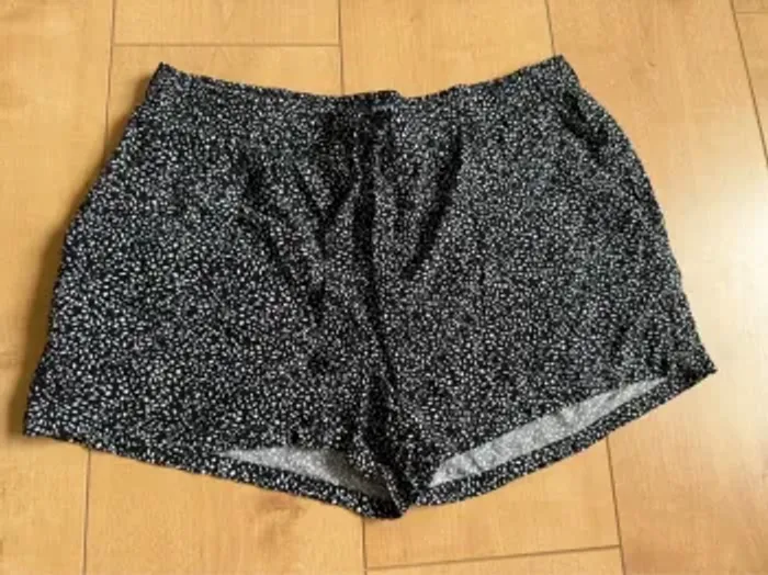 short fluide à points noir et blanc kiabi taille 36