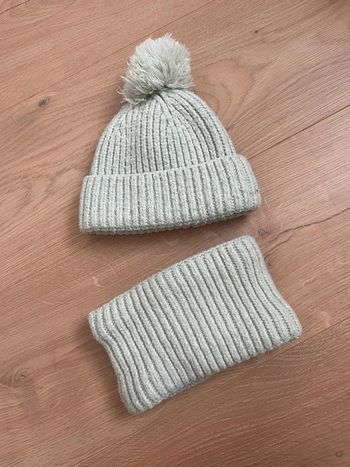 Bonnet et tour de cou