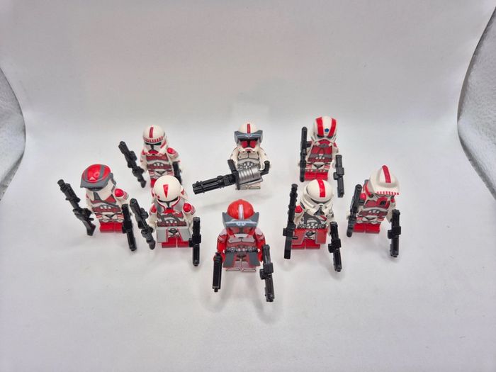 Figurines type lego Escouade de 8 clones de coruscante dont le commandant Fox star wars - photo numéro 8