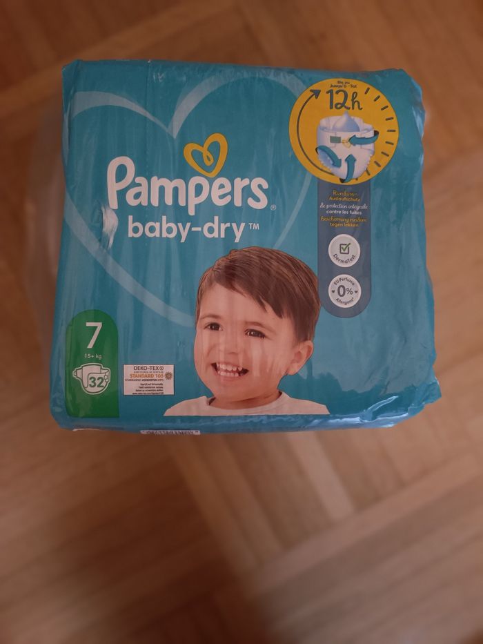 Couches pampers taille 7