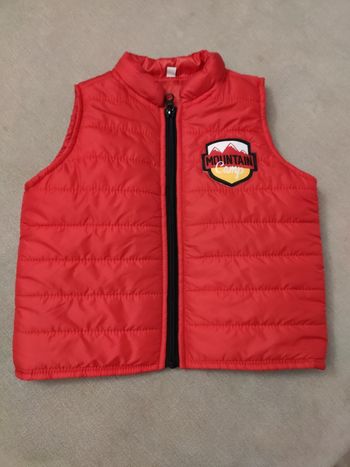 Doudoune sans manches rouge 18 mois