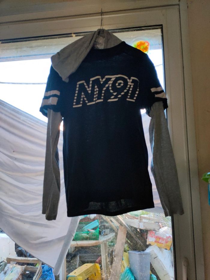 Tee shirt à capuche taille 16 ans
