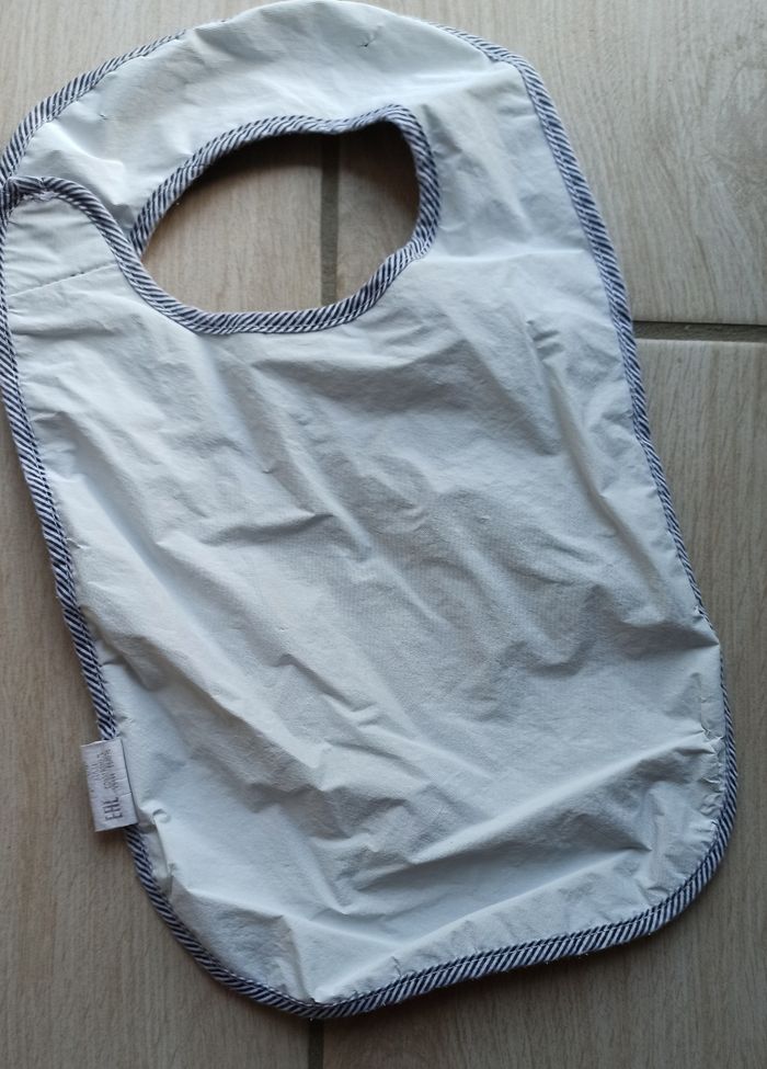 🐻 Bavoir bleu marine et blanc 🐻 - photo numéro 2