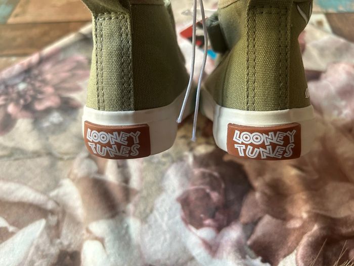 Chaussures looney tunes taille 20 - photo numéro 5