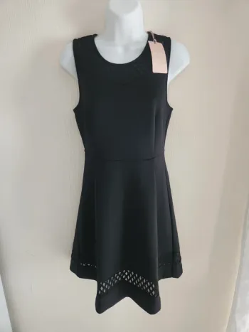 Robe noire Les Petites Bombes S neuve détail ajourés