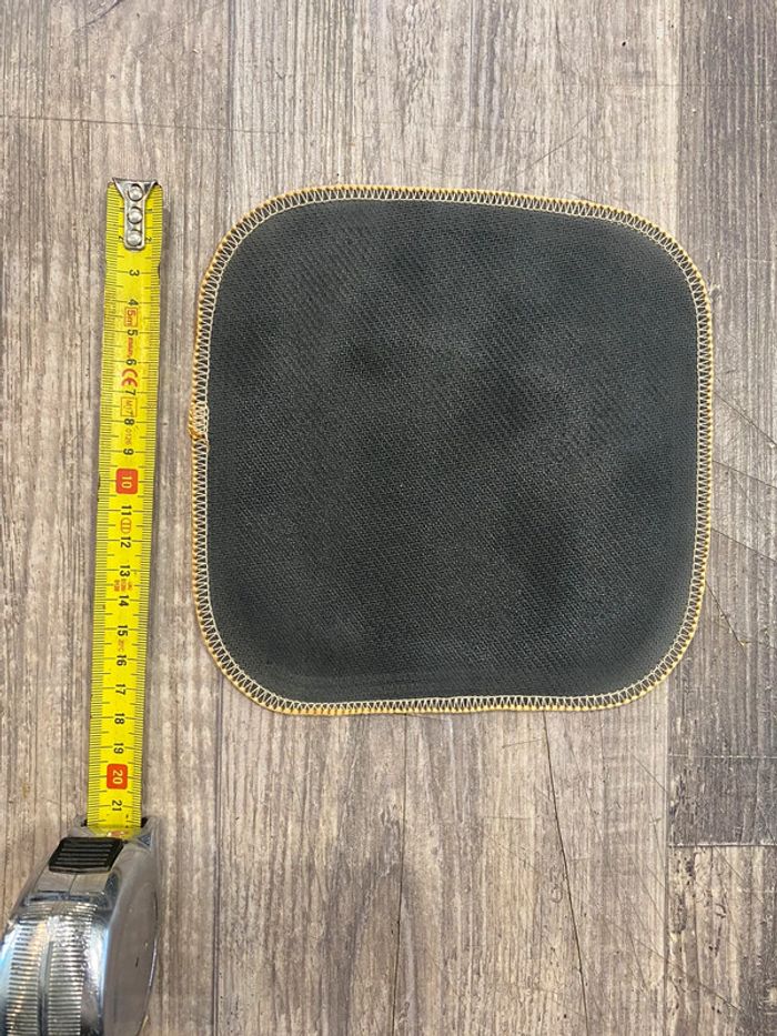 Dessous de table - photo numéro 2