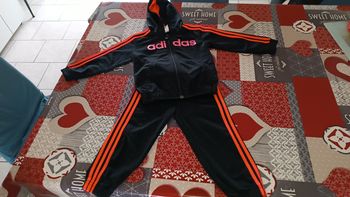 Ensemble jogging adidas taille 2/3 ans fille