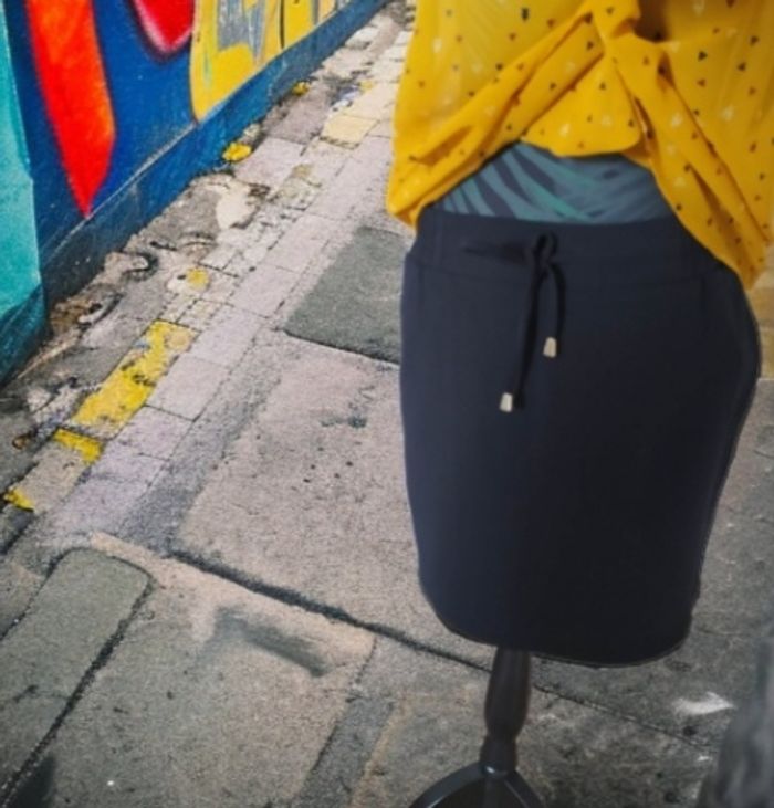 Jupe forme tennis avec poche et lien doré