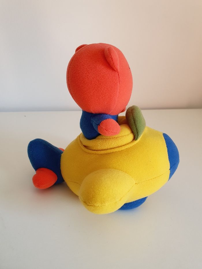Peluche personnage dans un avion - photo numéro 2