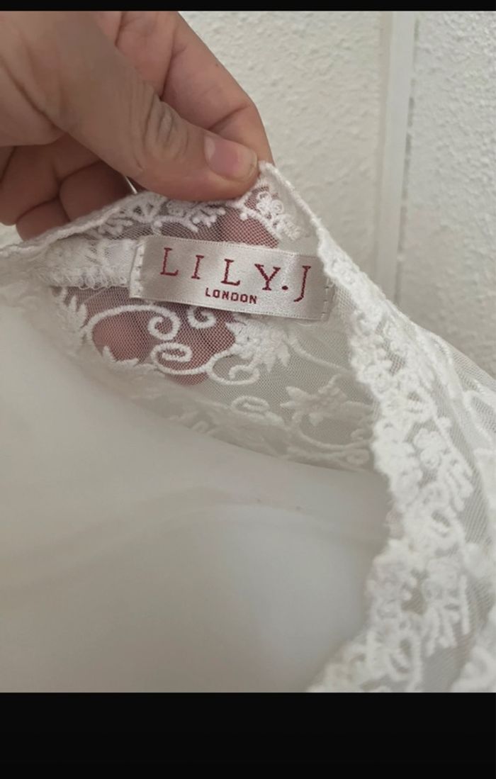 Haut blanc en dentelle taille 38/40 - photo numéro 4