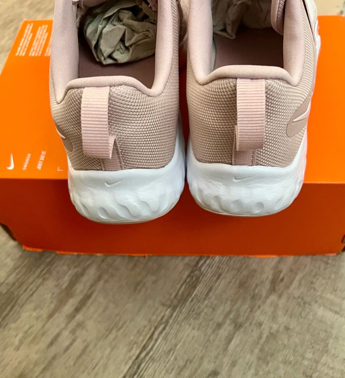 Basket Nike taille 36,5 - photo numéro 4