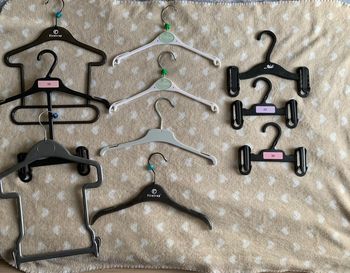 Lot 10 cintres enfants 😺