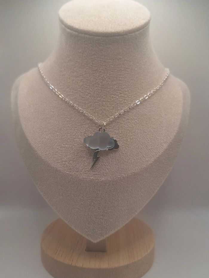 Collier nuage avec son éclair