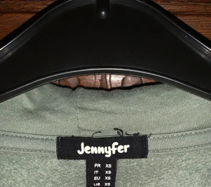 Sweat a capuche court - photo numéro 2