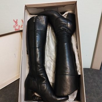Belles Bottes cuir 37 Tamaris 