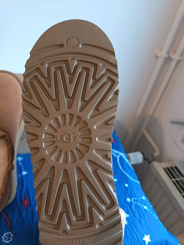 Chaussures neuf ugg - photo numéro 3