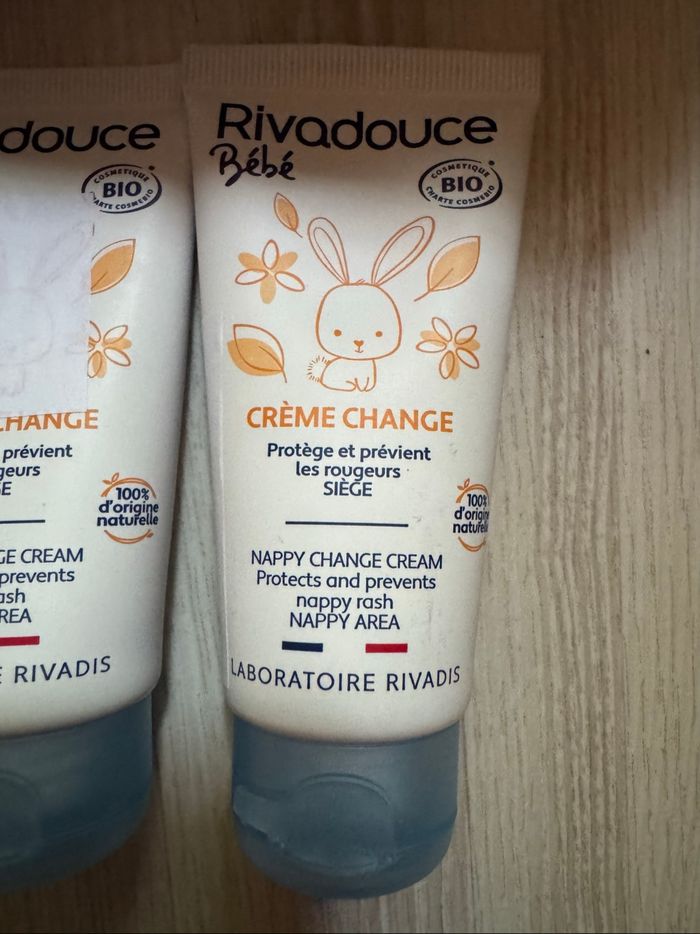 Lot de 8 produits neufs bébé : 4 crèmes de change + eau de senteur + sérum physiologique + 2 sachets coton pad - photo numéro 3