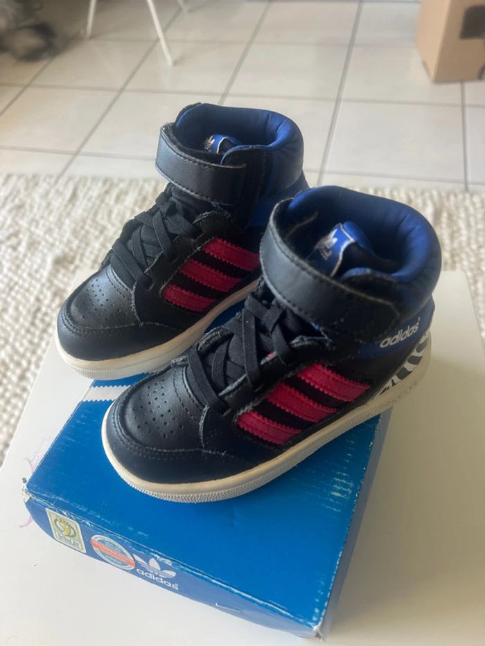 Baskets enfant adidas pointure 25